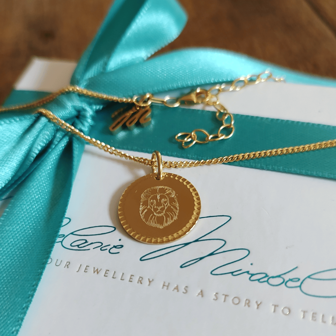 CHOOSE TO SHINE Kette mit verzierten Gravur Anhänger