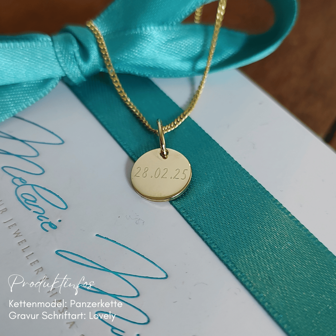 Buchstaben Kette Gold, Gold Kette mit Buchstabe, Goldkette 333 Gold mit Gravur, Kette zur Geburt mit Namen der Kinder, Echt Gold Kette personalisiert, individuell angefertigt in Berlin Goldschmiede