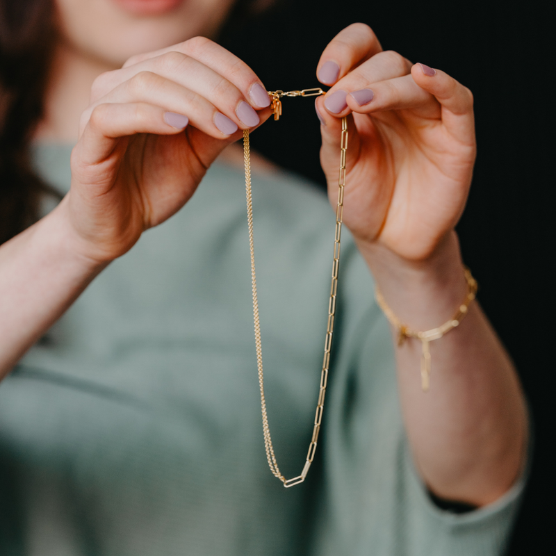 Goldketten, Damen Ketten in Gold, Layering Kette Gold, zarte Ankerkette Gold, filigrane Ketten zum Layern, mehrreihige Ketten, Goldketten für Damen