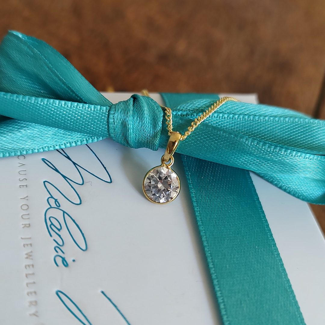 TOUT PETIT Goldkette mit kleinem Zirkonia Anhänger