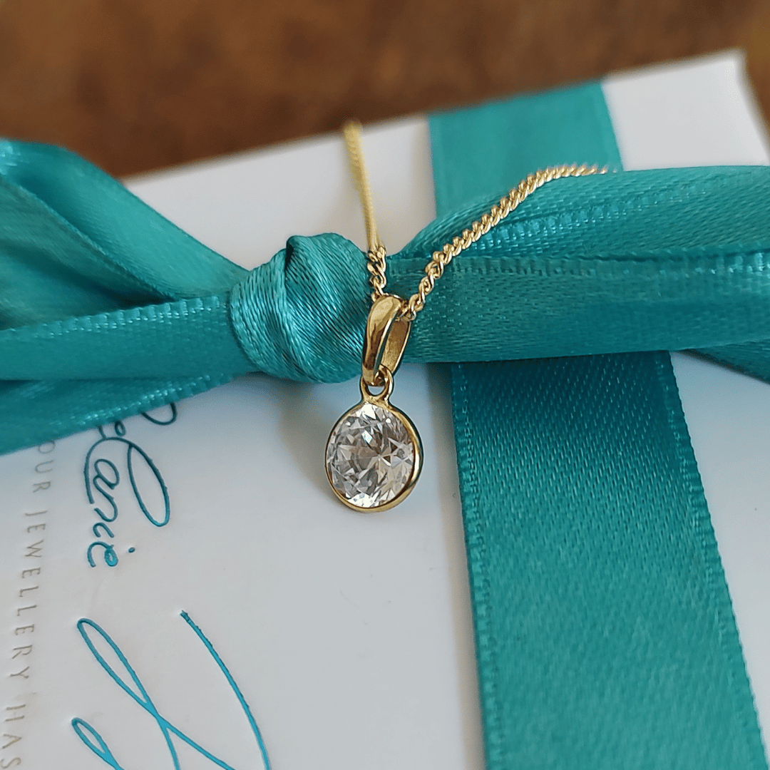 Goldkette Zirkonia Anhänger, zarte Goldkette Solitär Anhänger, Goldkette 333 für Damen, zarte Goldkette mit Herz Anhänger Melanie Mirabel