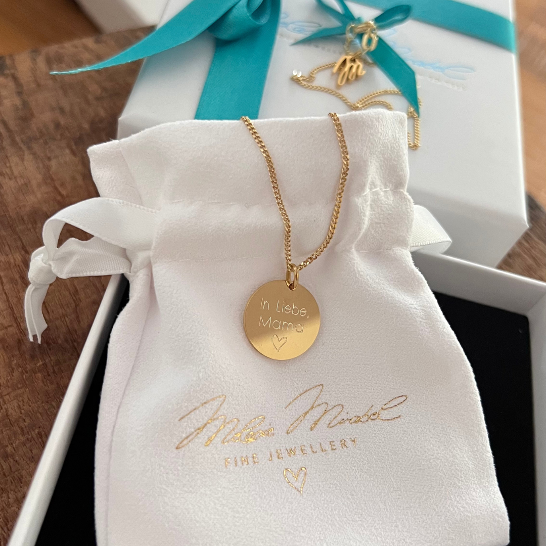 Goldkette mit Buchstaben, Buchstaben Kette Gold, Echt Gold Kette für Damen, zarte Kette mit Gold Plättchen, Plättchen Kette Echt Gold mit Gravur