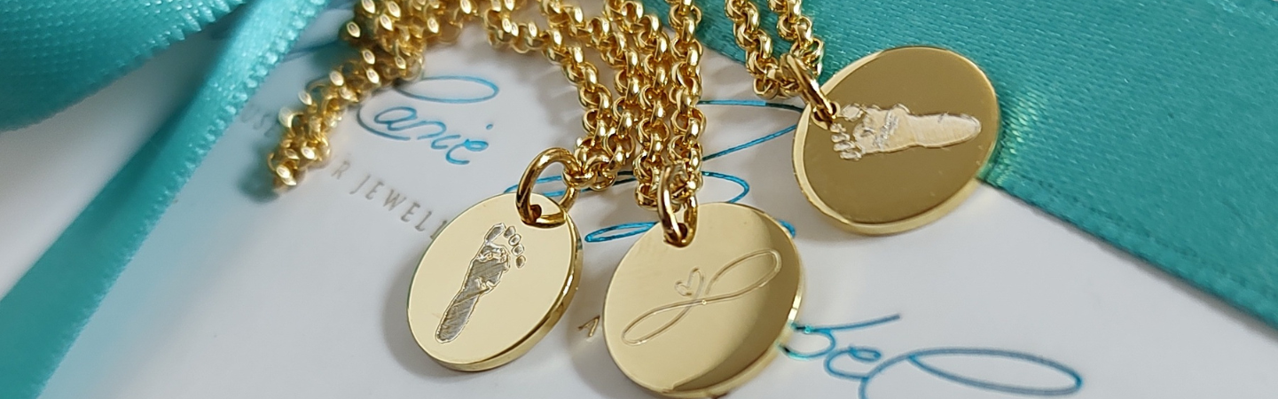 Kette Gold mit Gravur Baby Fussabdruck, Baby Fussabdrücke auf ein Schmuck Anhänger gravieren