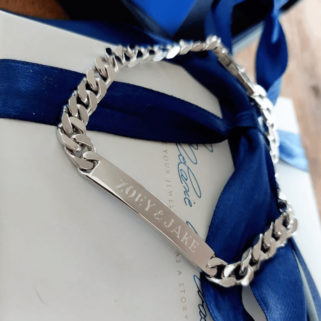 personalisiertes geschenk zur geburt für papa - ein massives panzerarmband aus Echtsilber mit wunschgravur, so dass deinen ehemann, Freund oder Papa deiner Kinder seine Liebsten auch immer nah am Herzen tragen kann. hochwertiges Armband für Männer mit Gravur zum Geburtstag oder Jahrestag. 