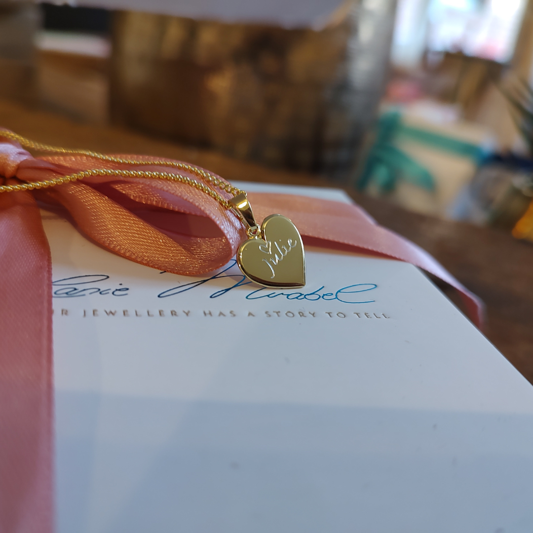 taufgeschenke mädchen, personalisierte taufgeschenke patenkind, taufkette gold für mädchen, last minute taufgeschenke, kette zur taufe mit gravur, geschenkideen taufe