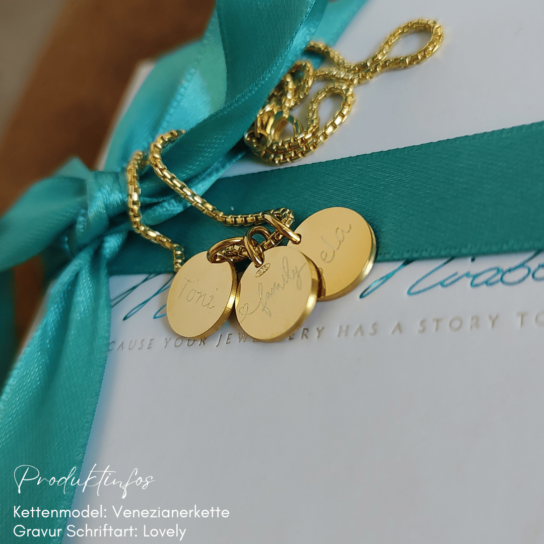 kette personalisiert, gold kette für damen mit gravur kinder namen, plättchen kette 3 anhänger, kette für mütter mit 3 kindernamen, initialen kette gold mit 3  anhänger