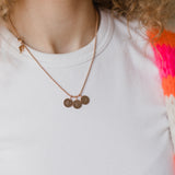 personalisierte Halskette mit Gravur, Namenskette mit Buchstabe, namenskette mit runden Plättchen, initialienkette mit 3 Plättchen
