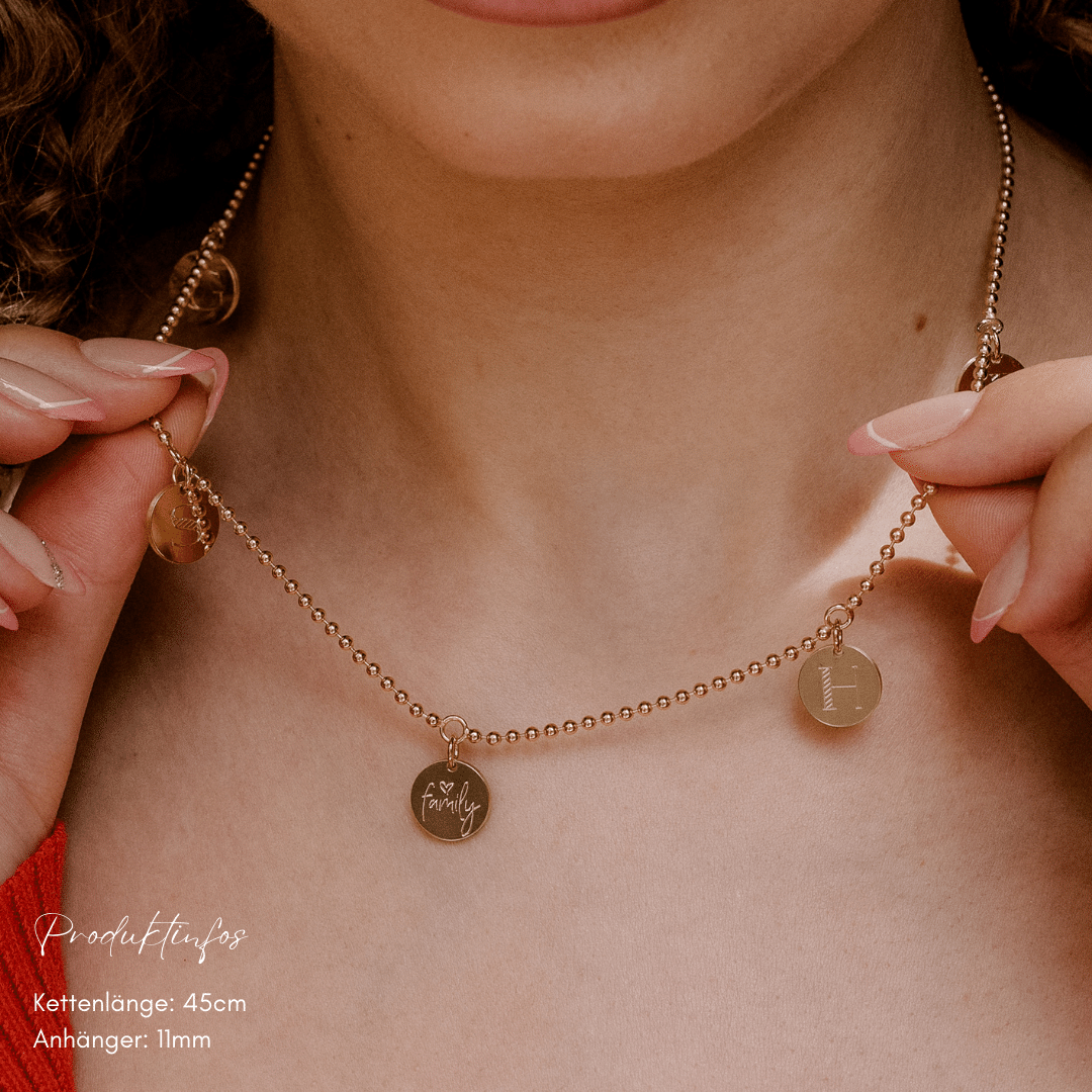 Kette für mama zur geburt, kette mütter mit kinder namen, familienkette gold mit gravur, kette gold mti buchstabe, buchstaben kette, halskette mit  initialen familie, namenskette für mütter