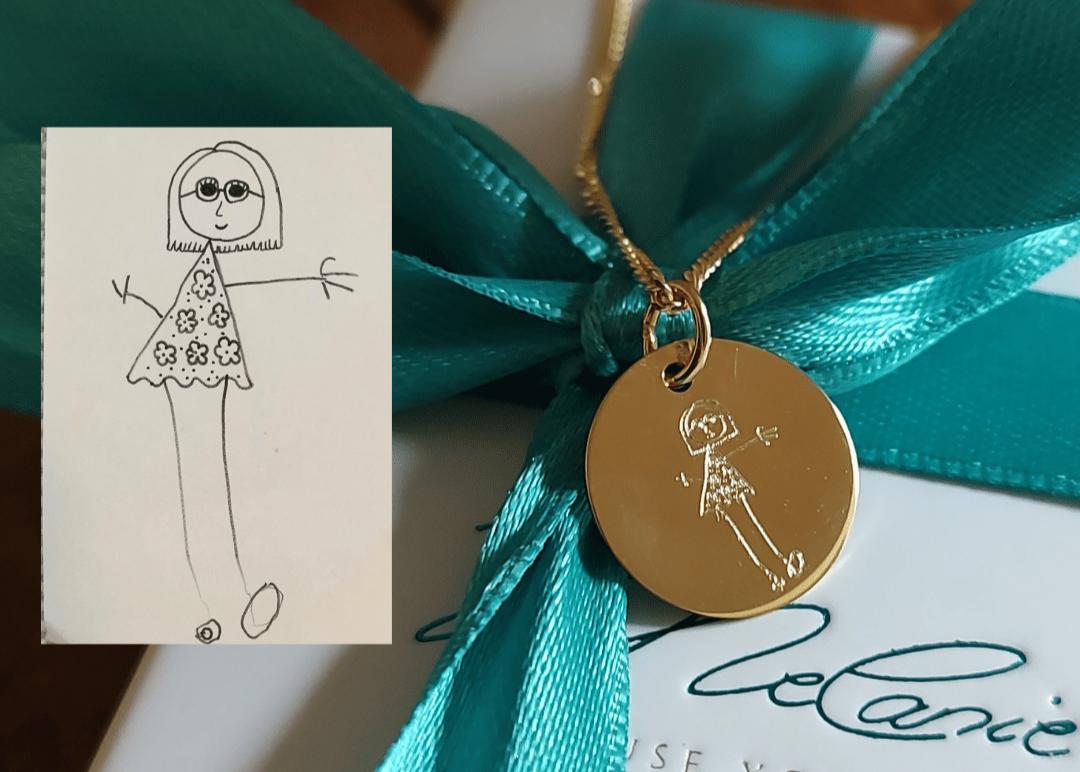 gold kette mit kinderzeichnung, kinder zeichnung gravieren lassen, gold kette mit gravur anhänger persönliche zeichnung meiner kinder verewigen