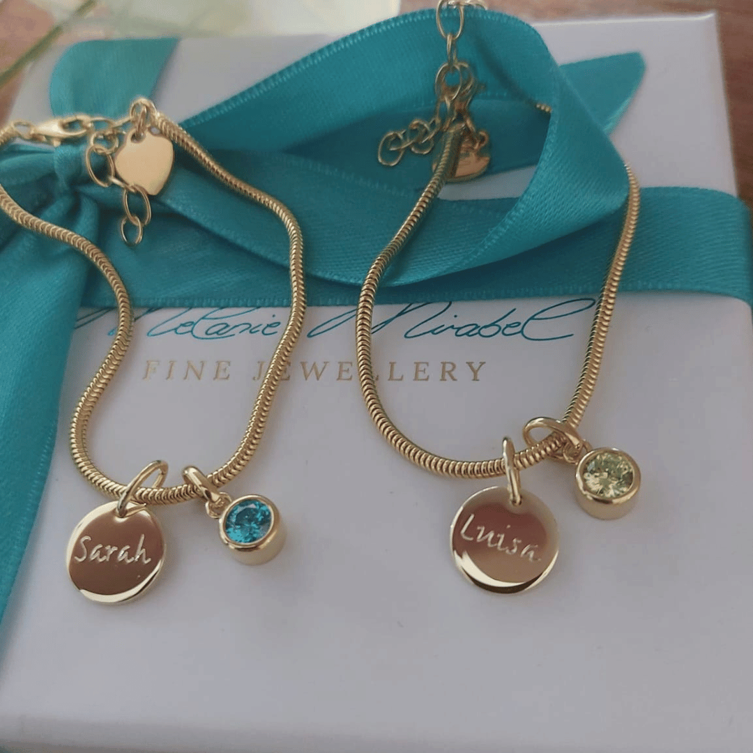 PIXIE Initialen Armband mit Charms und Gravur