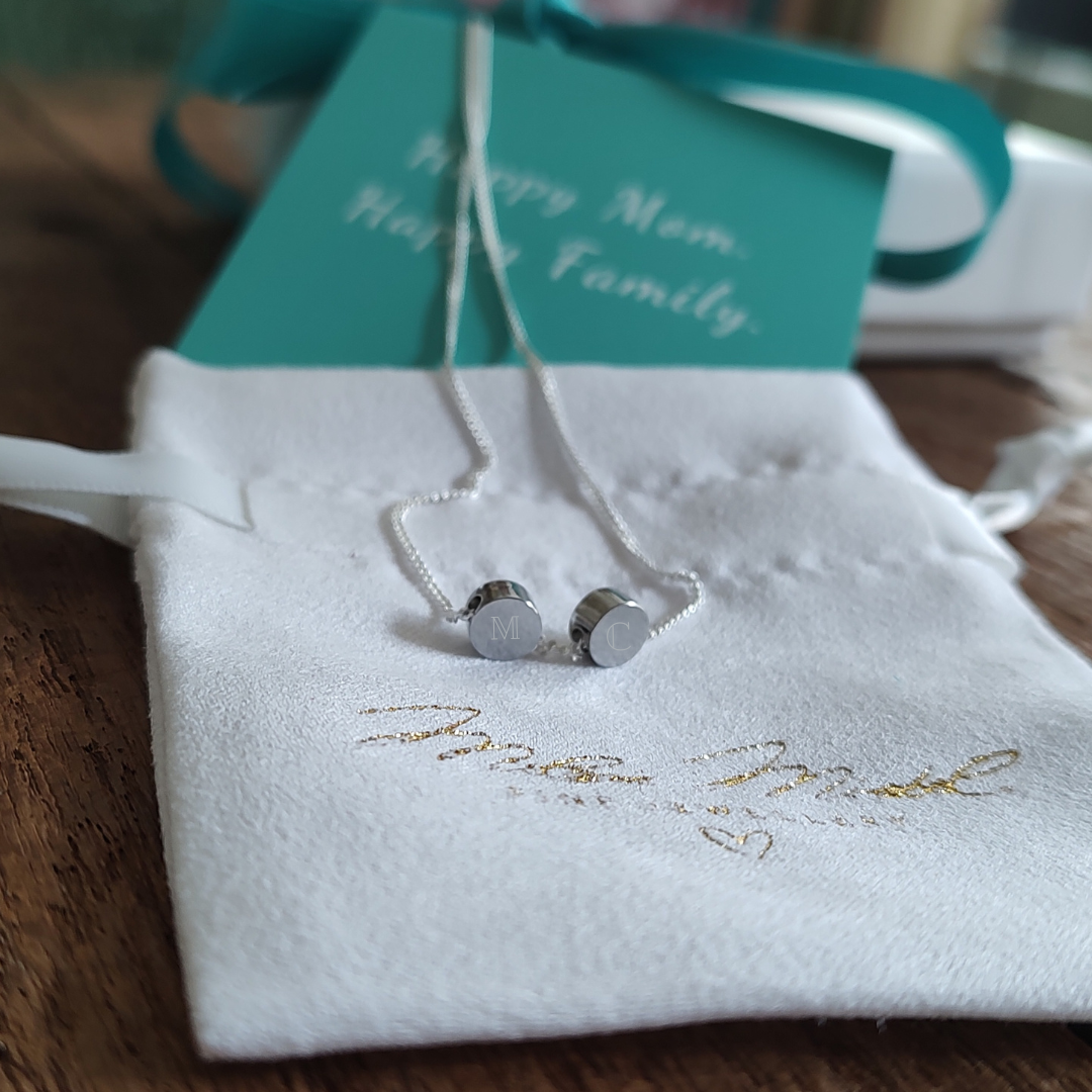 initialen kette silber, initialenkette mit 2 buchstaben, buchstaben kette silber, silberkette mit gravur, schmuck für Mütter, geschenk zum muttertag