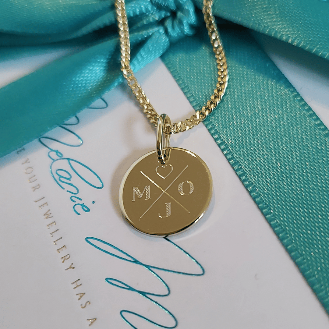 Goldkette mit Buchstaben, Buchstaben Kette Gold, Echt Gold Kette für Damen mit anfangsbuchstaben der familie, zarte Halskette mit Gold Plättchen, Plättchen Kette Echt Gold mit Gravur, kette 333 gold,  goldkette 585 Gold mit gravur