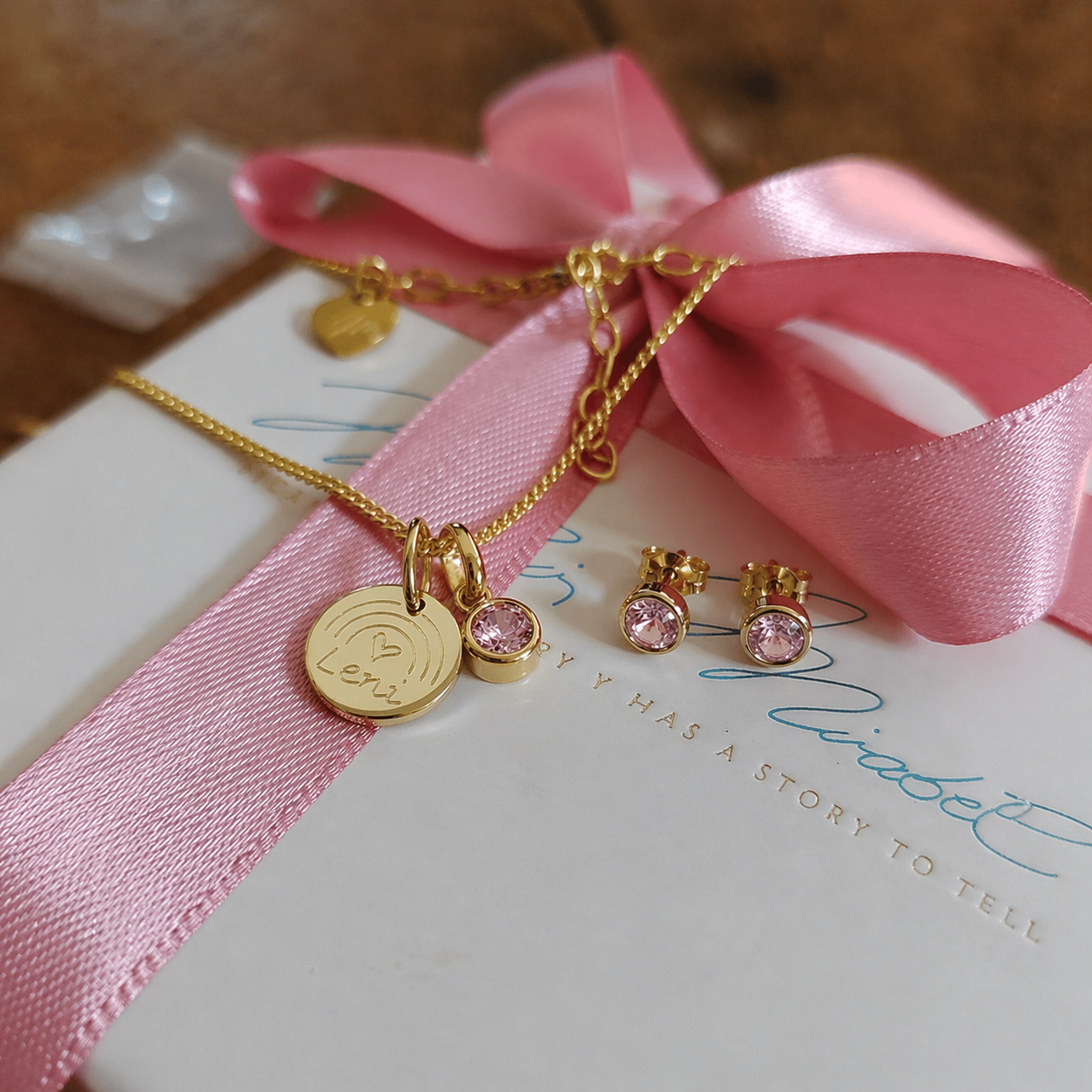 Geschenk zur Taufe und Erstkommunion für Mädchen, Geschenk vom Taufpaten für Taufkind, Schmuck mit Gravur für Mädchen, Kette zum Schulanfang, Geburtsstein Kette für Mädchen, Kette Gold mit Geburtsstein Anhänger, ein besonderes persönliches geschenk für ein taufkind