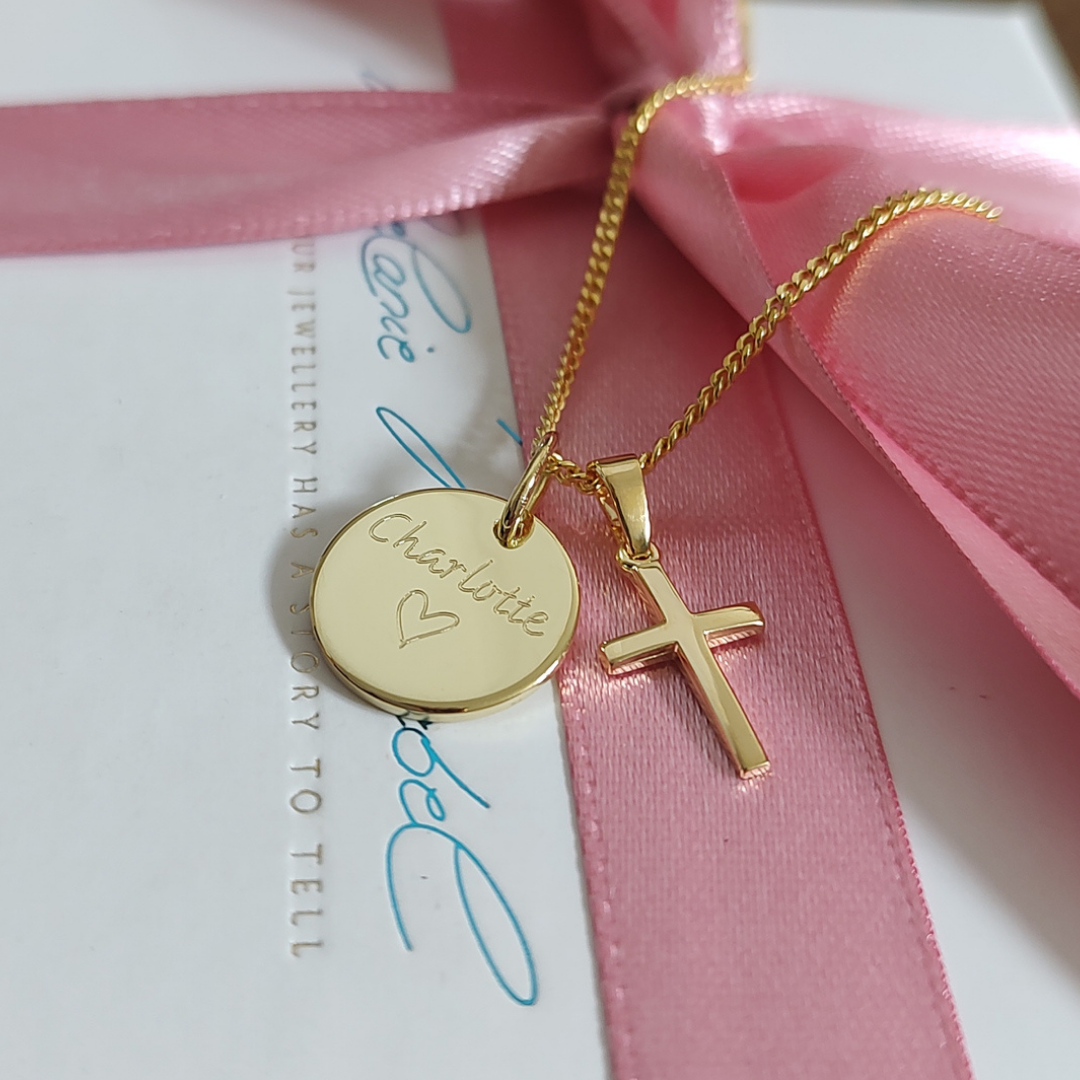 taufgeschenk mädchen mit gravur name und taufdatum, schmuck zur taufe für mädchen, gold kette zur taufe und name des kind, taufkind geschenk personalisiert, schmuck von paten ans patenkind, geschenk für patenkind mädchen, zur einschulung, kette zum schulanfang als geschenk für tochter