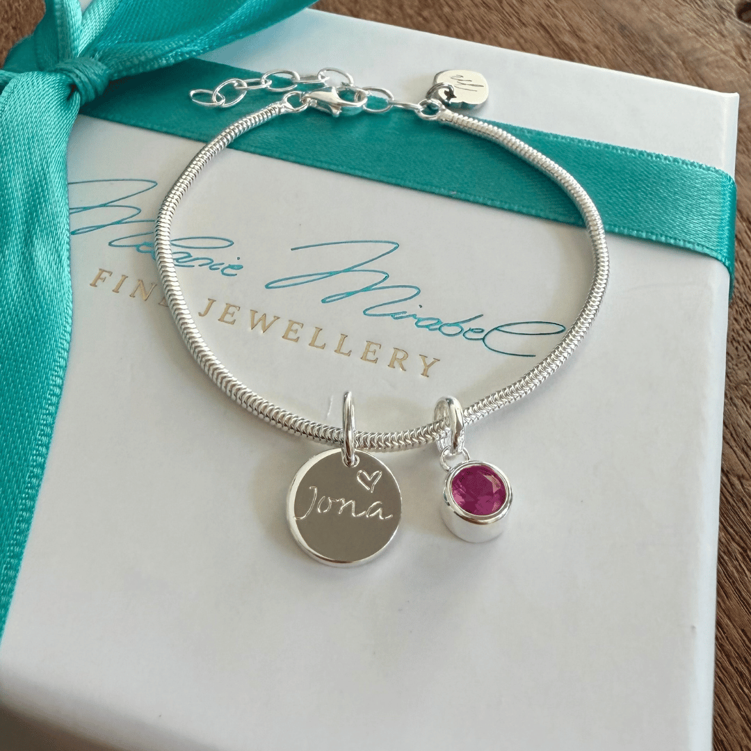 PIXIE Initialen Armband mit Charms und Gravur