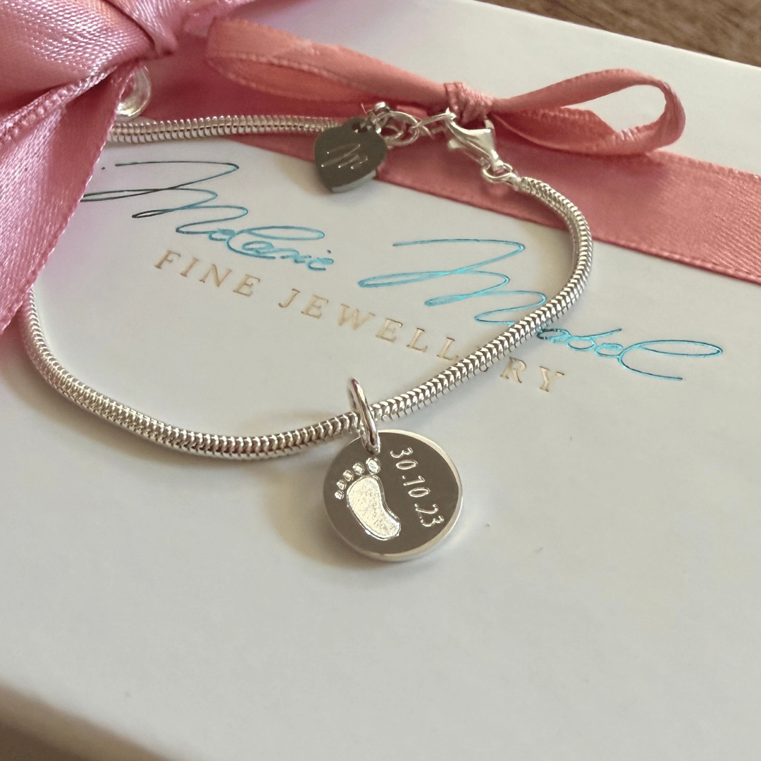 PIXIE Initialen Armband mit Charms und Gravur