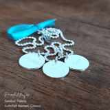 familienkette-silber, kette mit  kinder namen, kette für mama 2 kinder, plättchen kette silber mit buchstabe