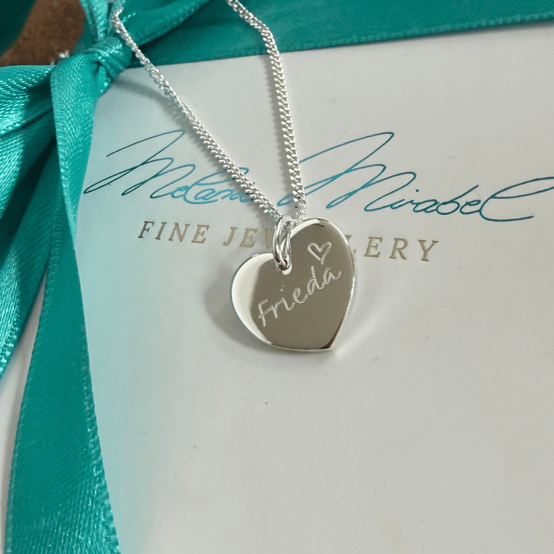 CHÉRIE Herz Kette mit Gravur – personalisiert in Gold & Silber