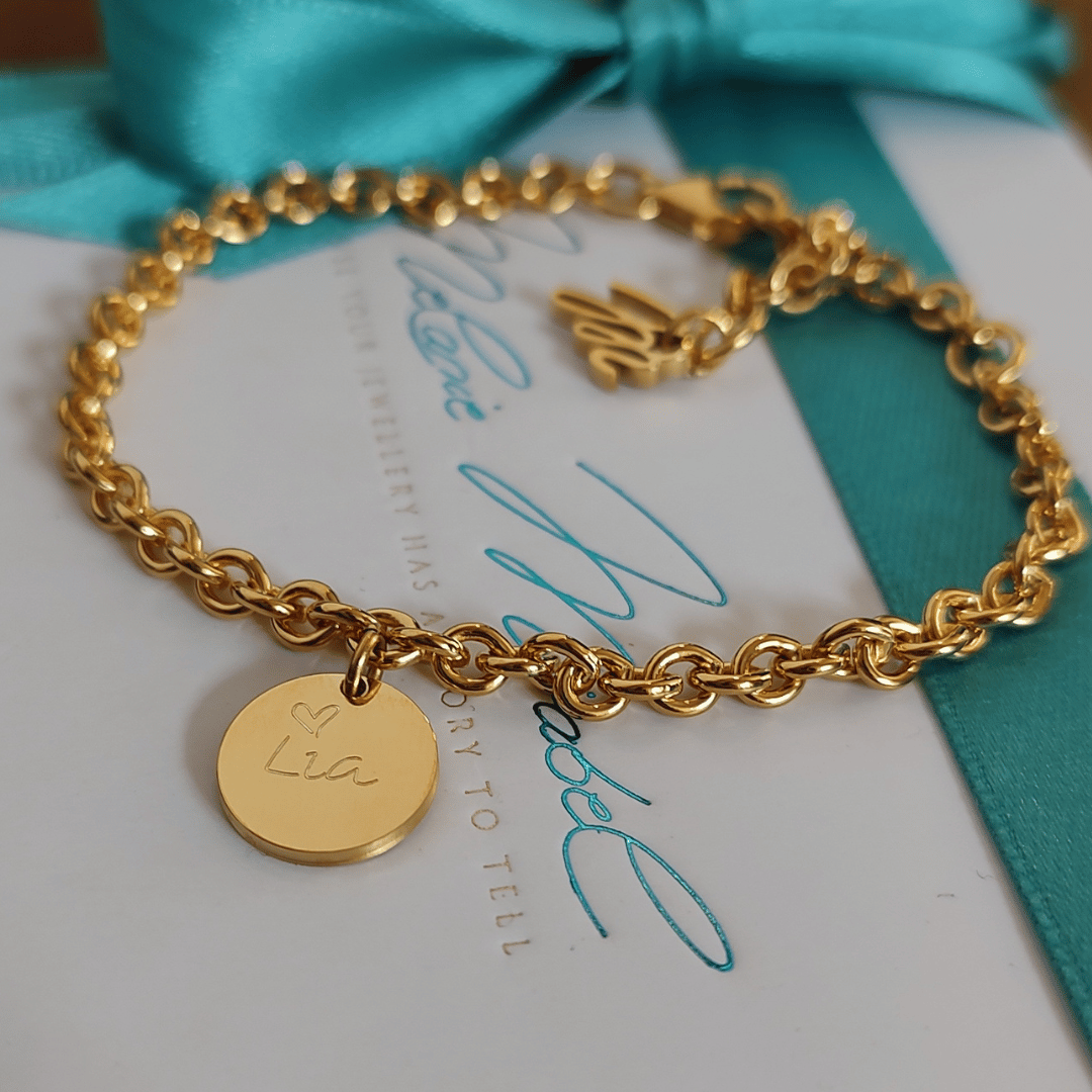 initialen armband gold mit gravur, namensarmband gold für mütter, plättchen armband 1 anhänger, armband mit gravur namen kinder, armband mit name baby, geschenke zur Geburt personalisiert