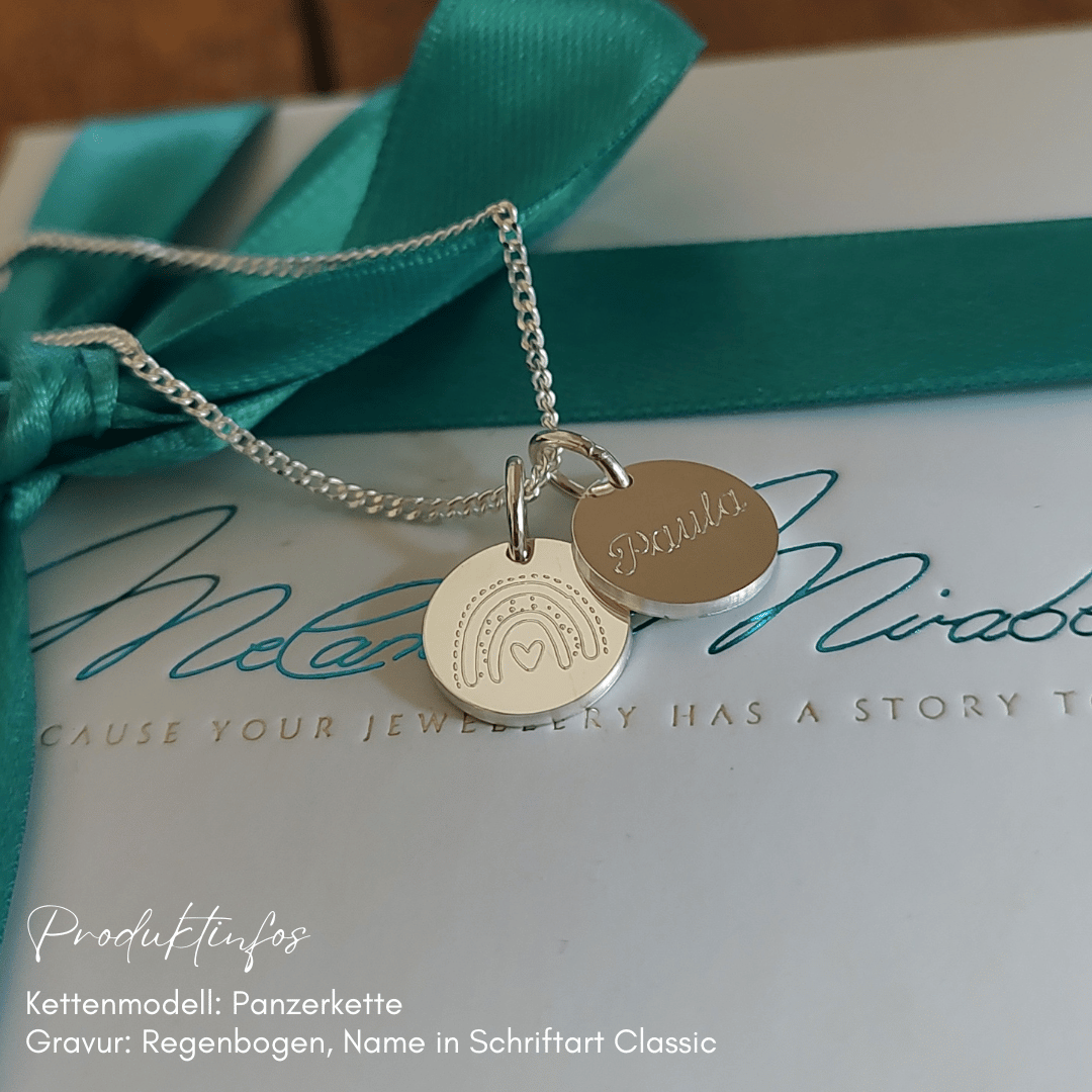 kette personalisiert, silberkette mit 2 gravur plättchen, namenskette für mama mit gravur namen der kinder, schmuck zur geburt für die mama, kette mit regenbogen gravur