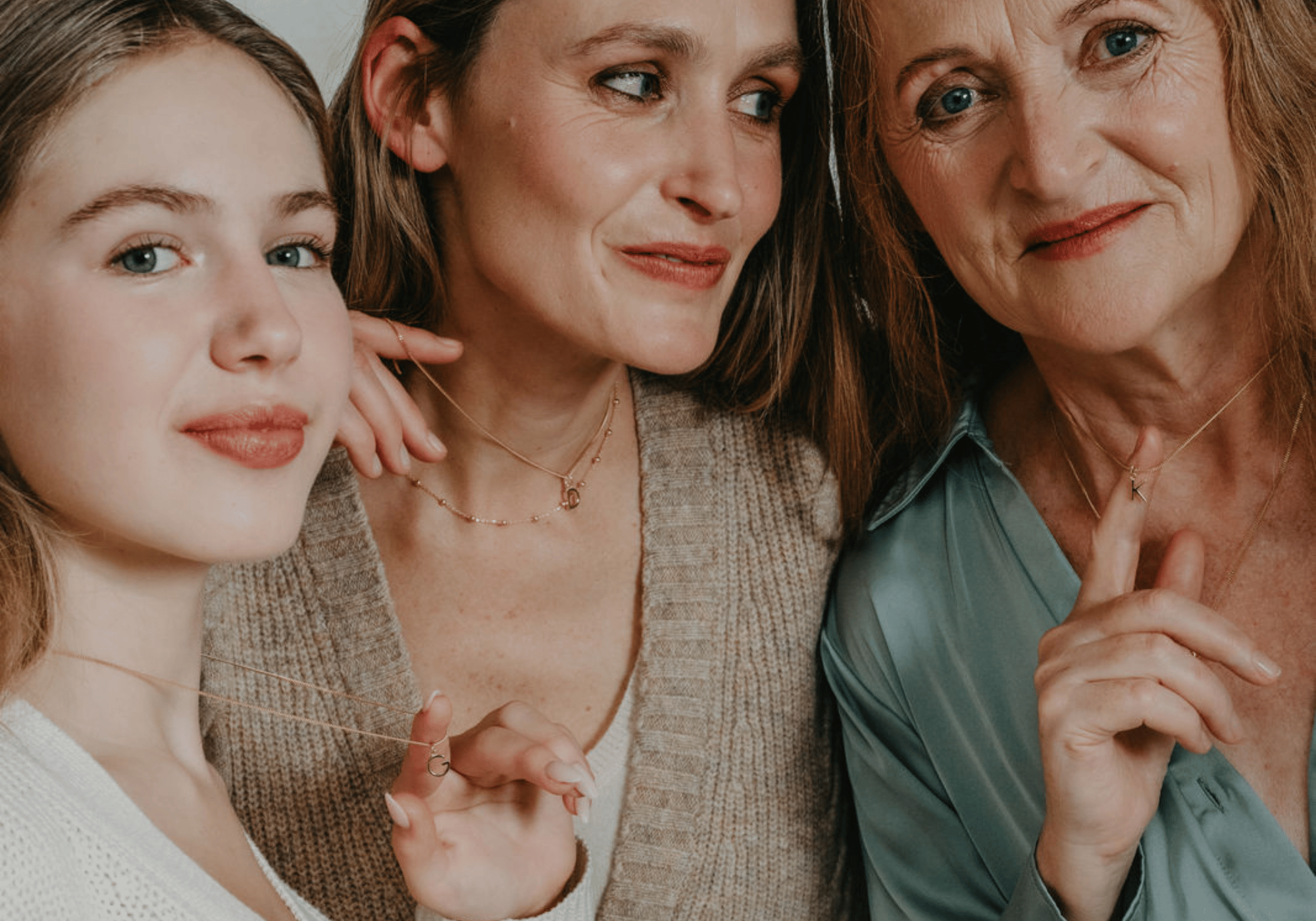 buchstaben ketten gold, goldkette mit buchstabe, kette für mama, schmuck für oma, personalisierter schmuck für mädchen