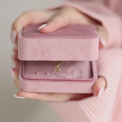 goldkette mit buchstabe, buchstaben gold mit 1 initital, geschenk schmuck set für damen 