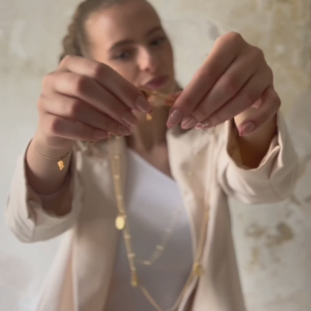 Familienkette personalisiert, Familienkette Gold, Familienkette mit 5 kleinen Gravur Plättchen, Kette mit 5 Namen, Halskette personalisiert, für Mamas. Halskette zur Geburt, buchstaben Kette Gold, Kette mit Buchstabe 