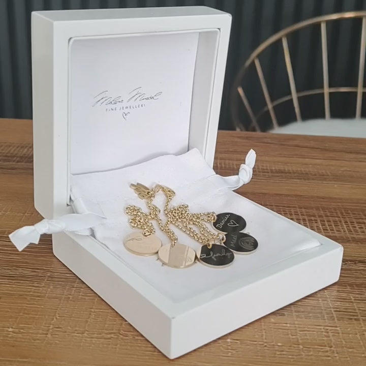 Familienkette Echt Gold 750  Gold und 585 Gold Melanie Mirabel. Echt Gold Schmuck Berlin individuelle Anfertigung nach Kunden wunsch