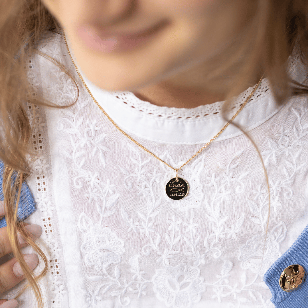 taufkette für mädchen in gold, namenskette für kinder mit gravur, halskette für mädchen zur einschulung, kommunion und geburtsstag