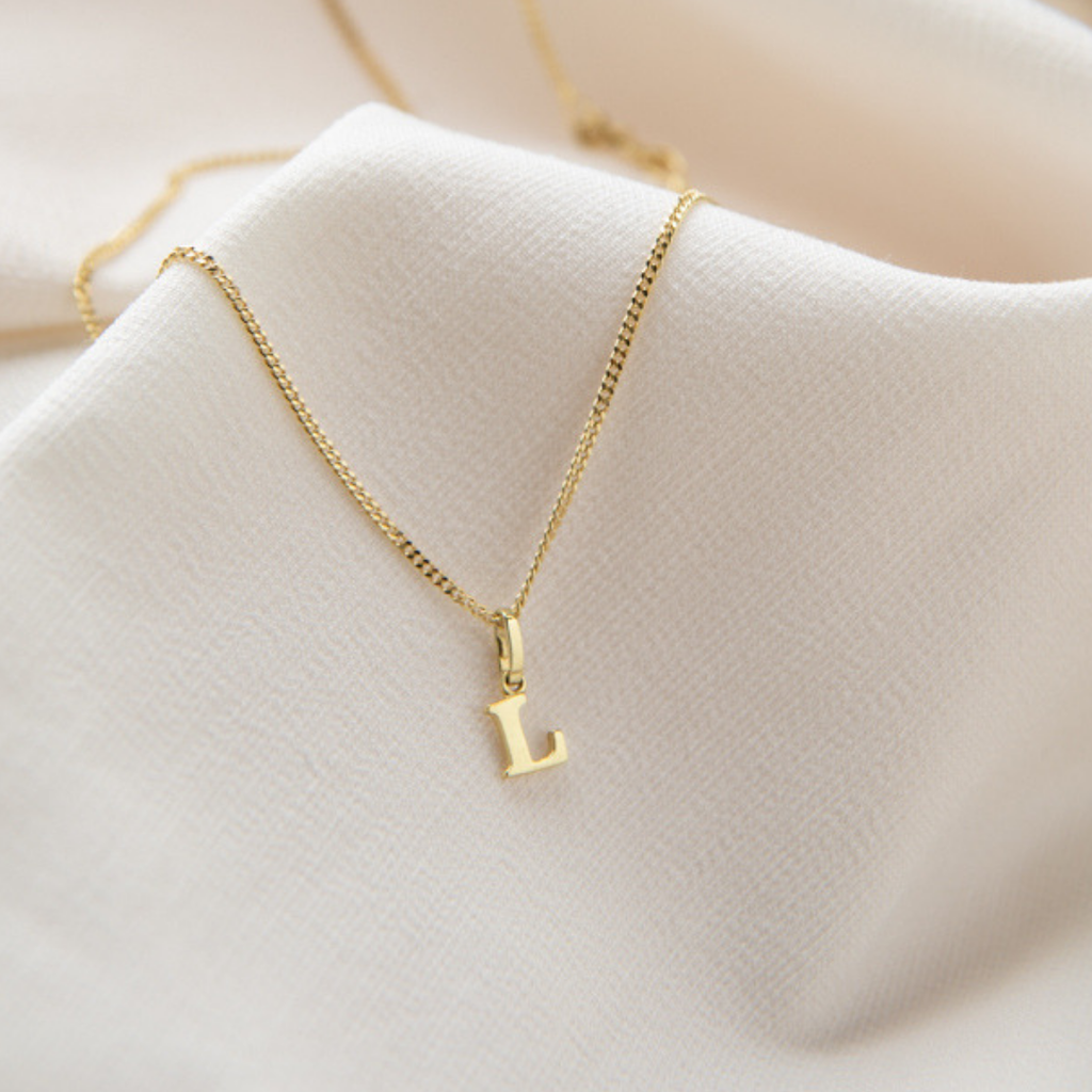 Goldkette Mit Buchstabe Handgefertigt Aus Echtgold Melanie Mirabel Goldkette Mit Buchstabe Handgefertigt Aus Echtgold Melanie Mirabel