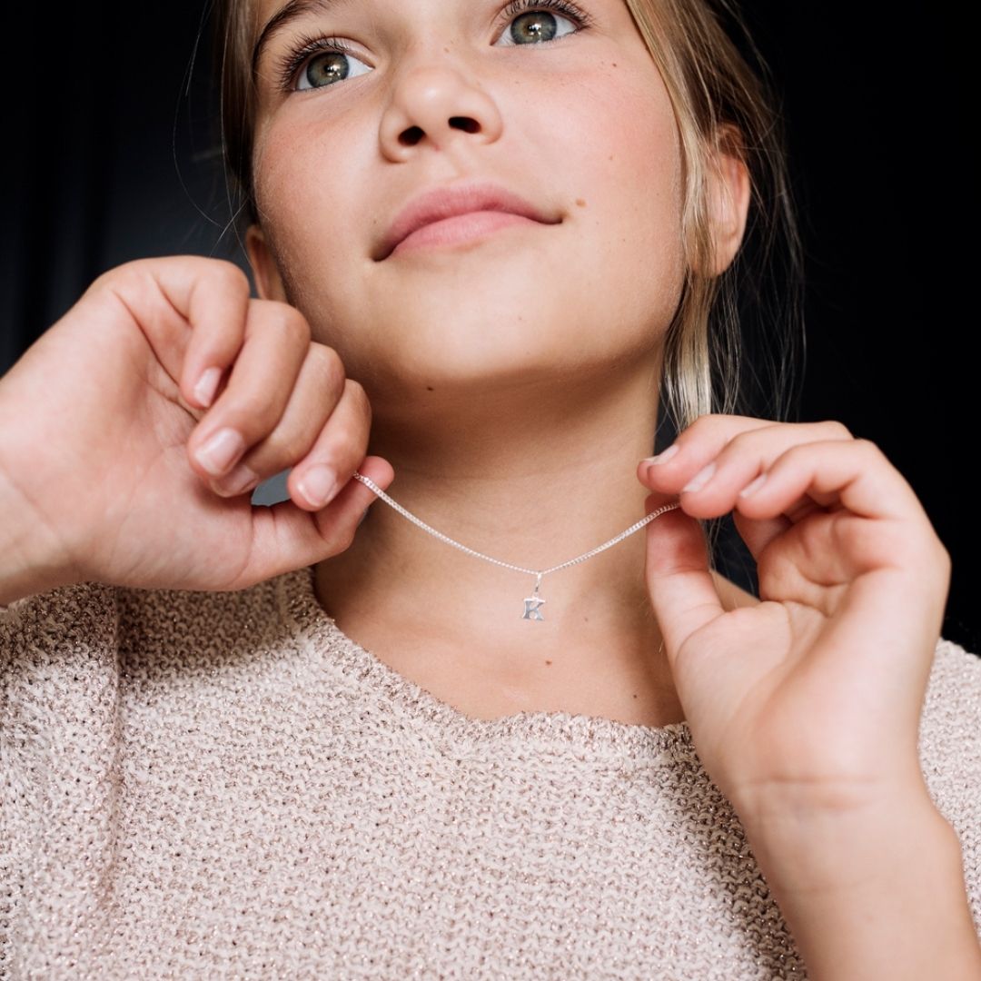 taufgeschenk mädchen, taufkette mädchen, kette mit mädchen zur taufe, kette kommunion, buchstaben kette silber, schmuck für mädchen, taufschmuck