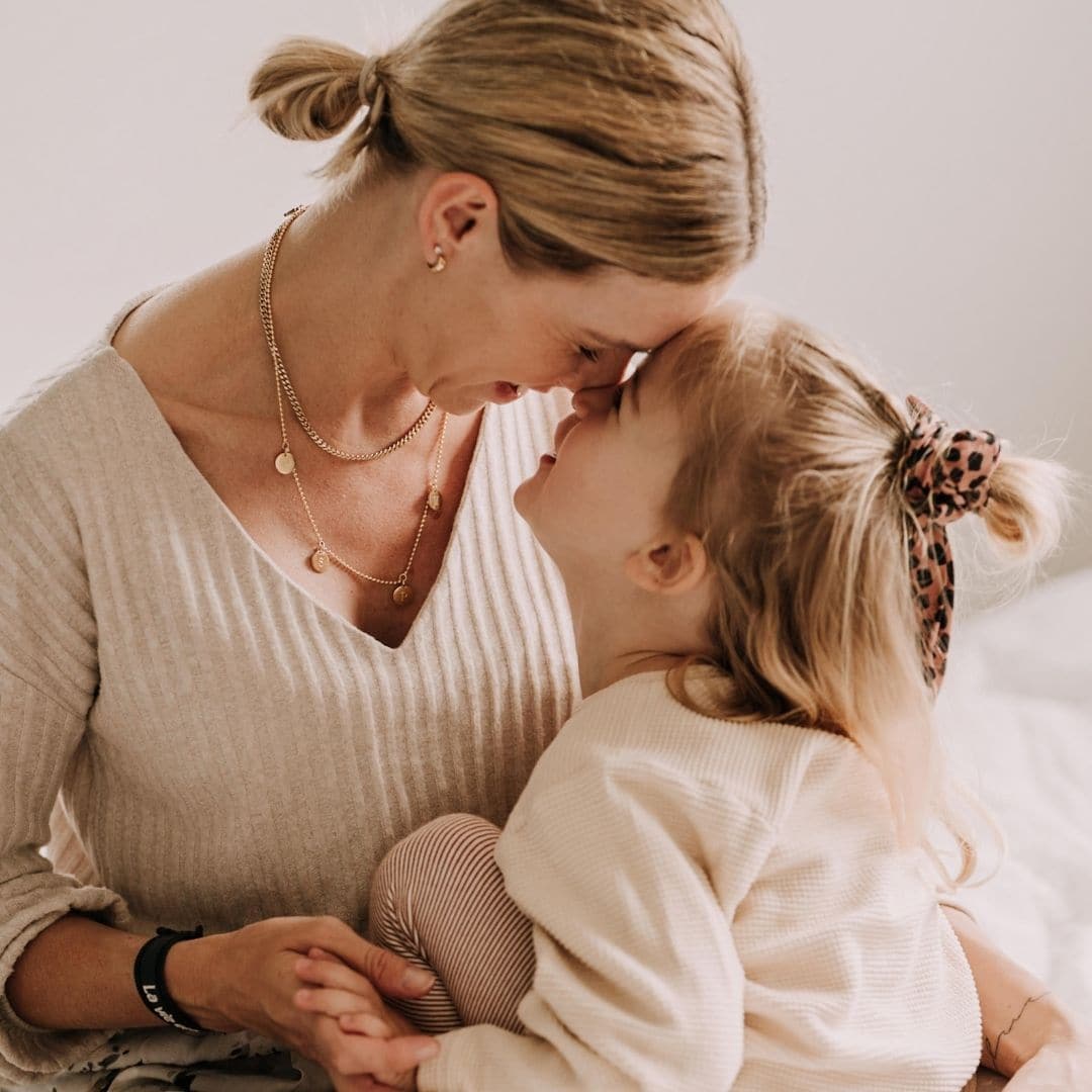 Familienkette Gold, Familienkette Echt Gold, Familienkette 585 Gold, Familienkette 750 Gold, Familienkette mit Gravur, Goldene Kette für damen mit 5 kleinen Gravur Anhänger, Kette mit 5 Plättchen mit Kindernamen, Gold Kette damen zur Geburt, Gold Kette für Mütter